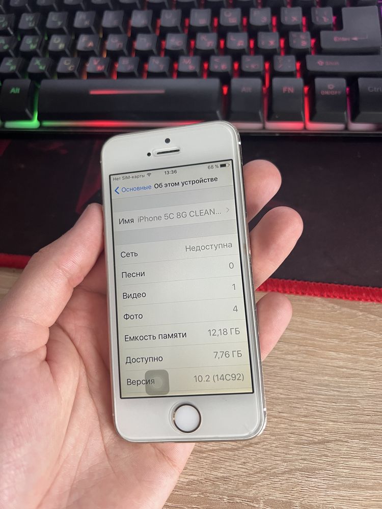Продам Iphone 5c  8gb