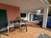 Moradia Unifamiliar T2+2 com 2 pisos, com jardim localizada em Corr...
