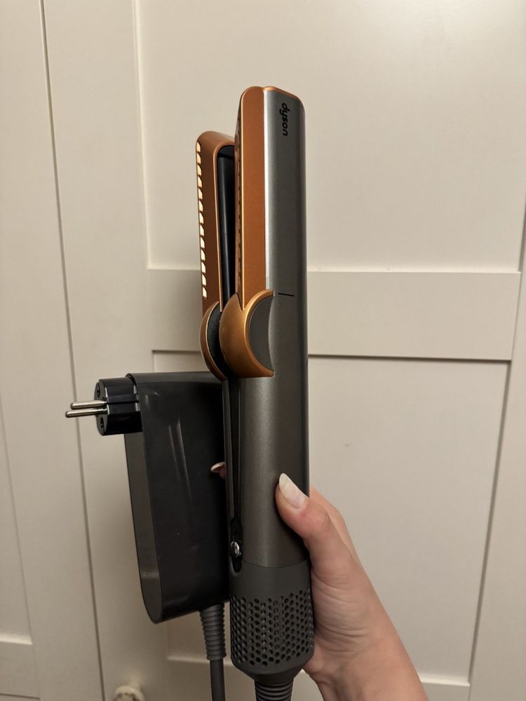 Dyson Airstrait HT01