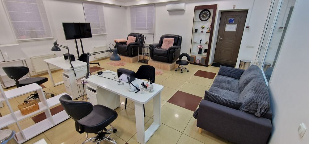 Аренда места для мастеров маникюра и педикюра