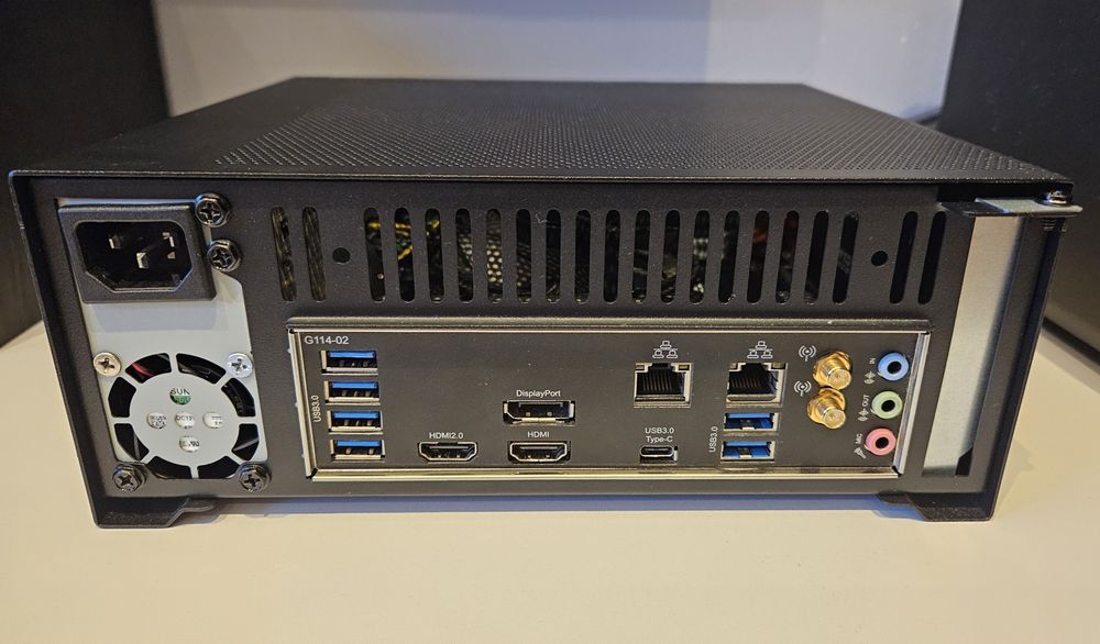 Komputer Mini ITX - Intel I5, 32GB DDR4, WIFI, USB C