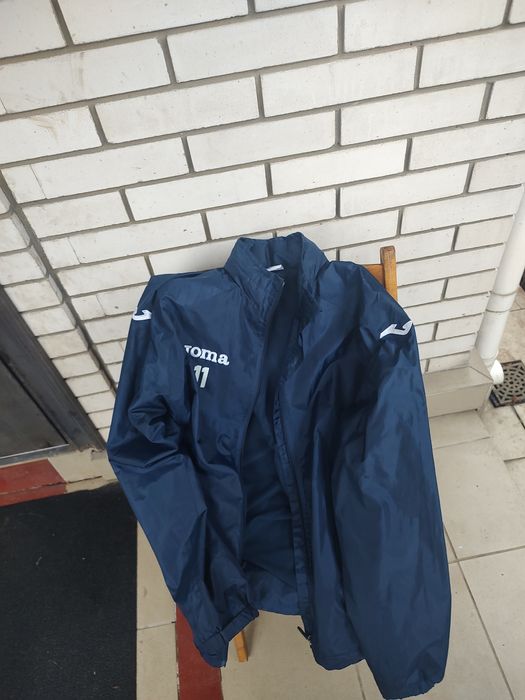 Продам фірмову Вітровку JOMA