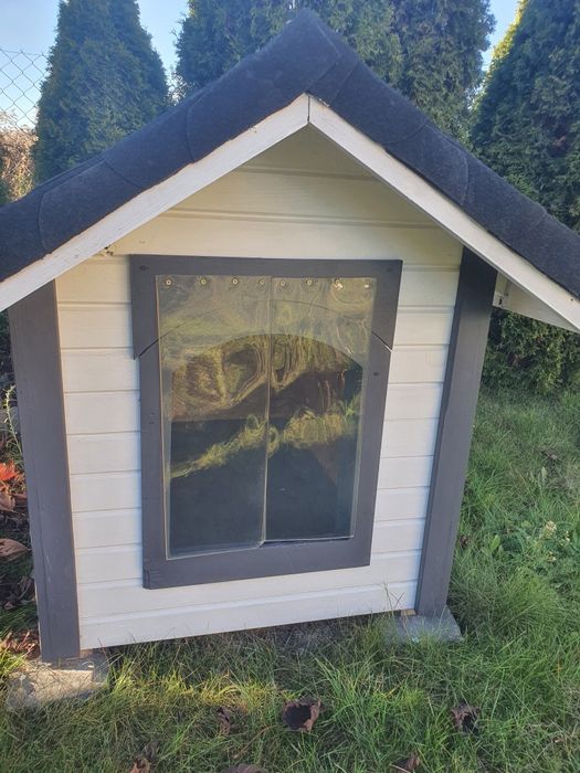 Piękna elegancka buda dla psa