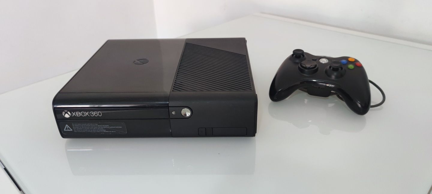 X Box 360 - com 1 comando - HD 120Gb