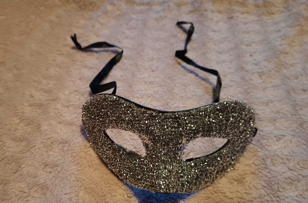 Maska karnawałowa srebrna błyszcząca rozmiar uniwersalny