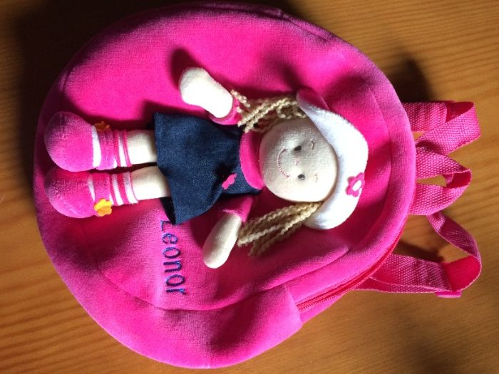 Mochila de menina com boneca e nome Leonor gravado