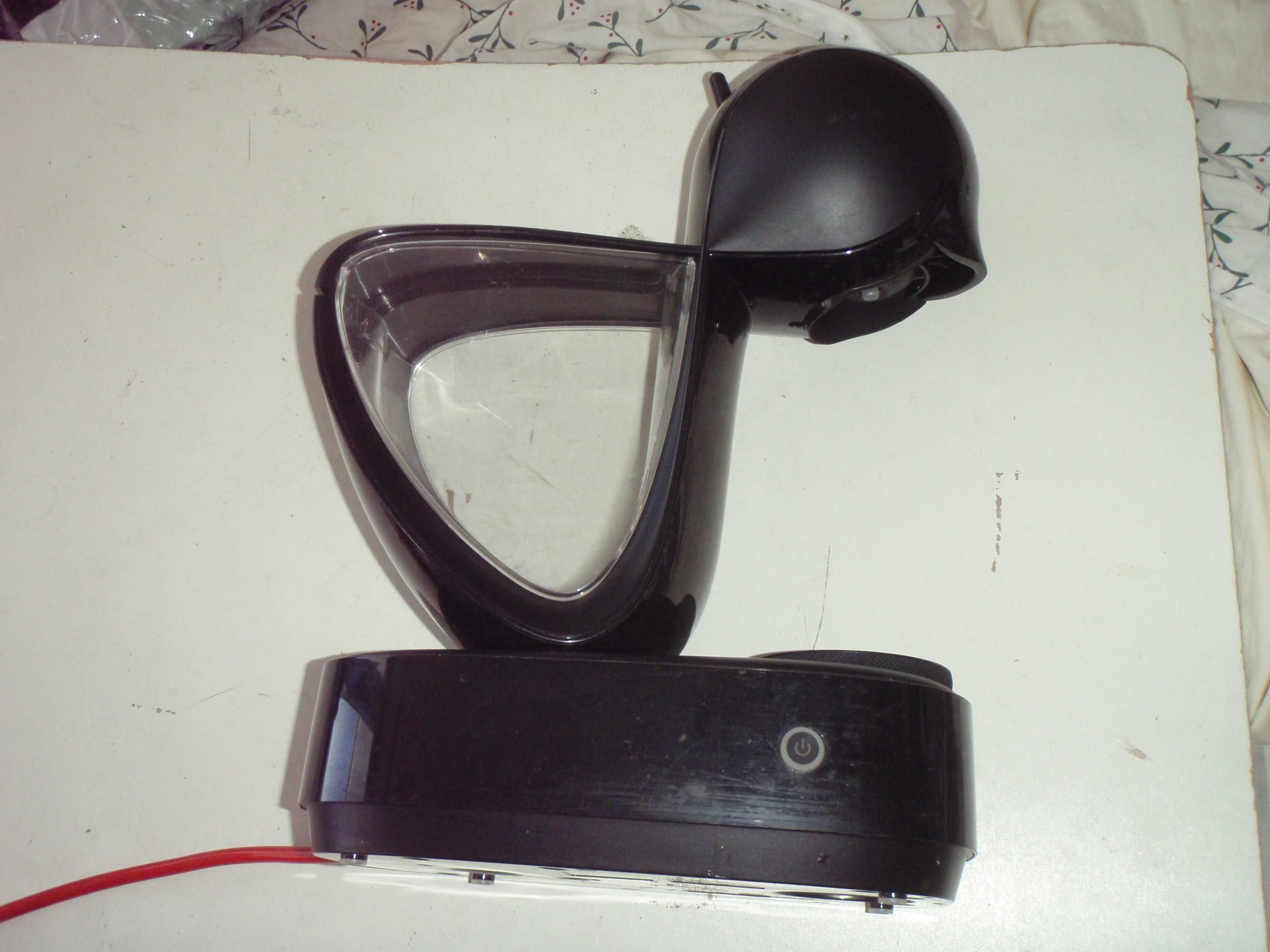 Ekspres na kapsułki Dolce Gusto + stojak, 10 kaps.+ 1 wielorazowa