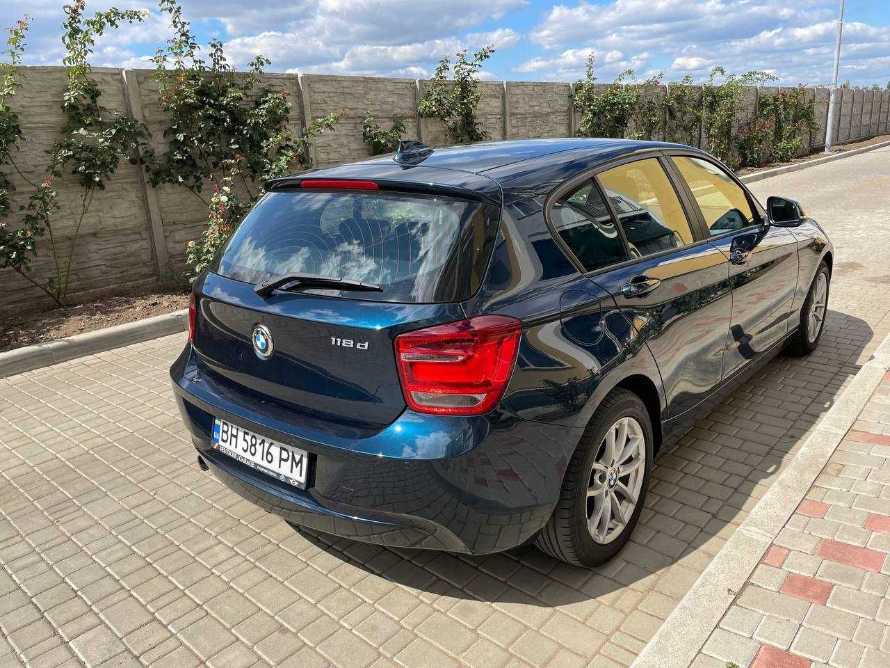 BMW 118d F20 midnight blue