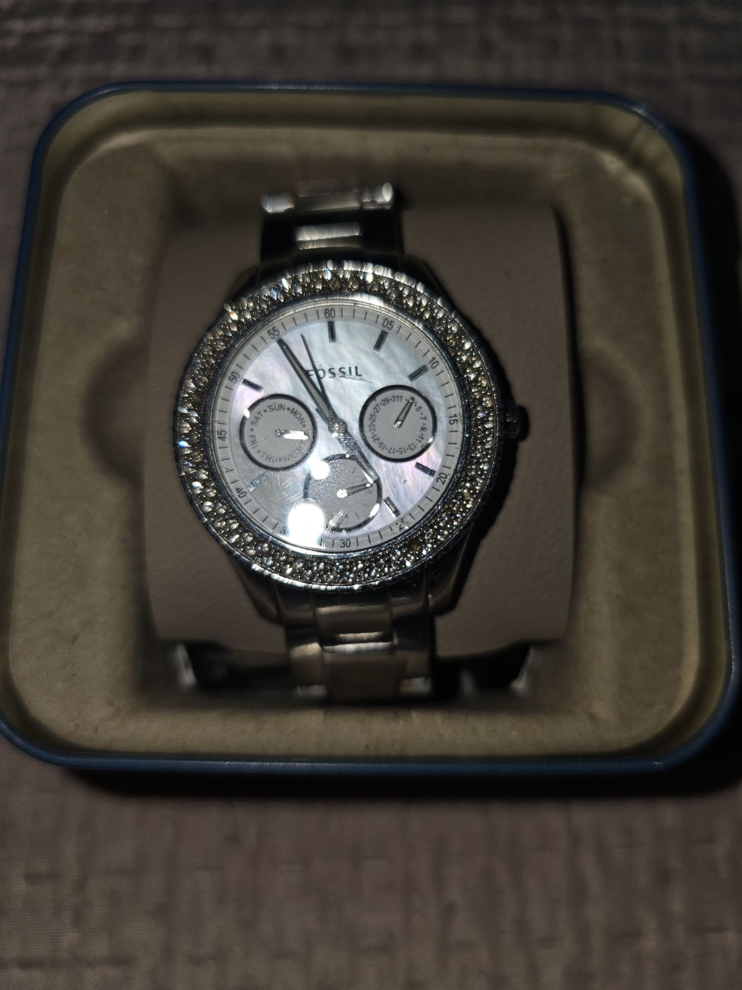 FOSSIL Zegarek Damski kolor srebrny Klasyk