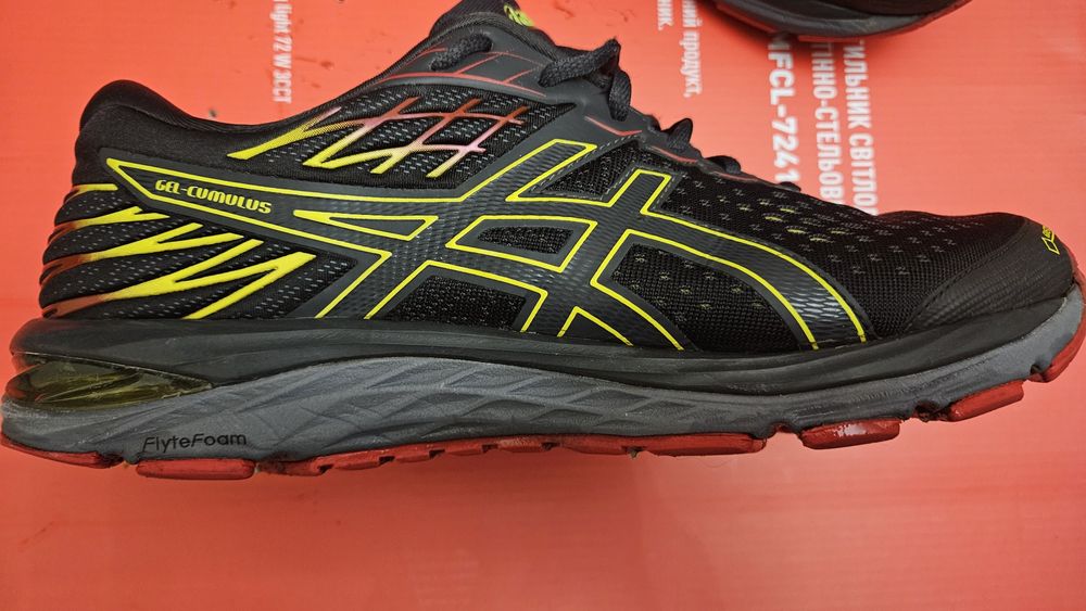 кроссовки asics  cumulus gel