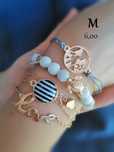 Varios conjuntos de pulseiras