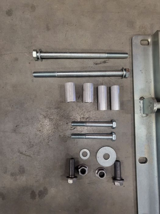 Uchwyty kangur Hypro do Volvo FH4 Trux orurowanie przednie