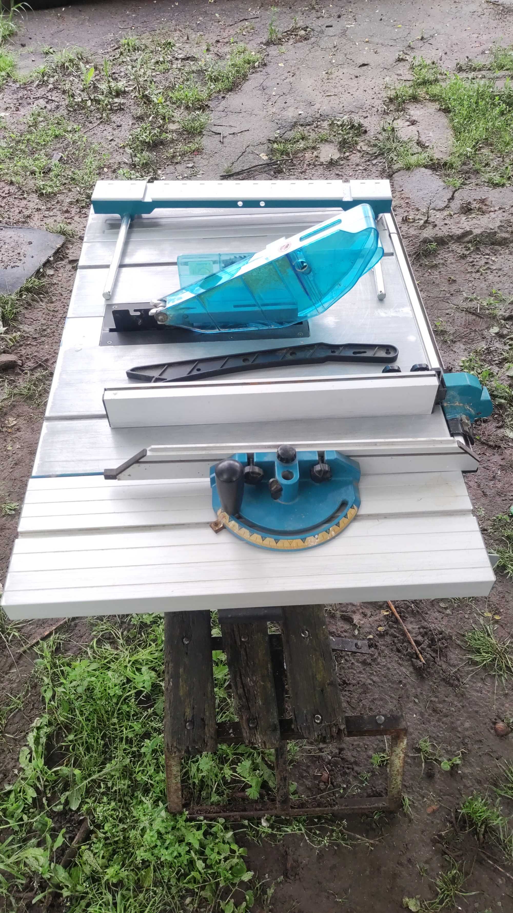 Настільна циркулярна пила Makita MLT100N