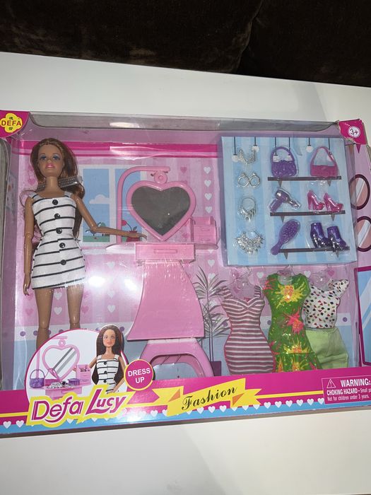 Кукла Барби с платьями аксесуарами шарнирная косметический столик пуф