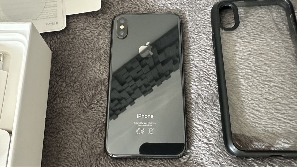 iPhone X 64GB w perfekcyjnym stanie etui Spigen
