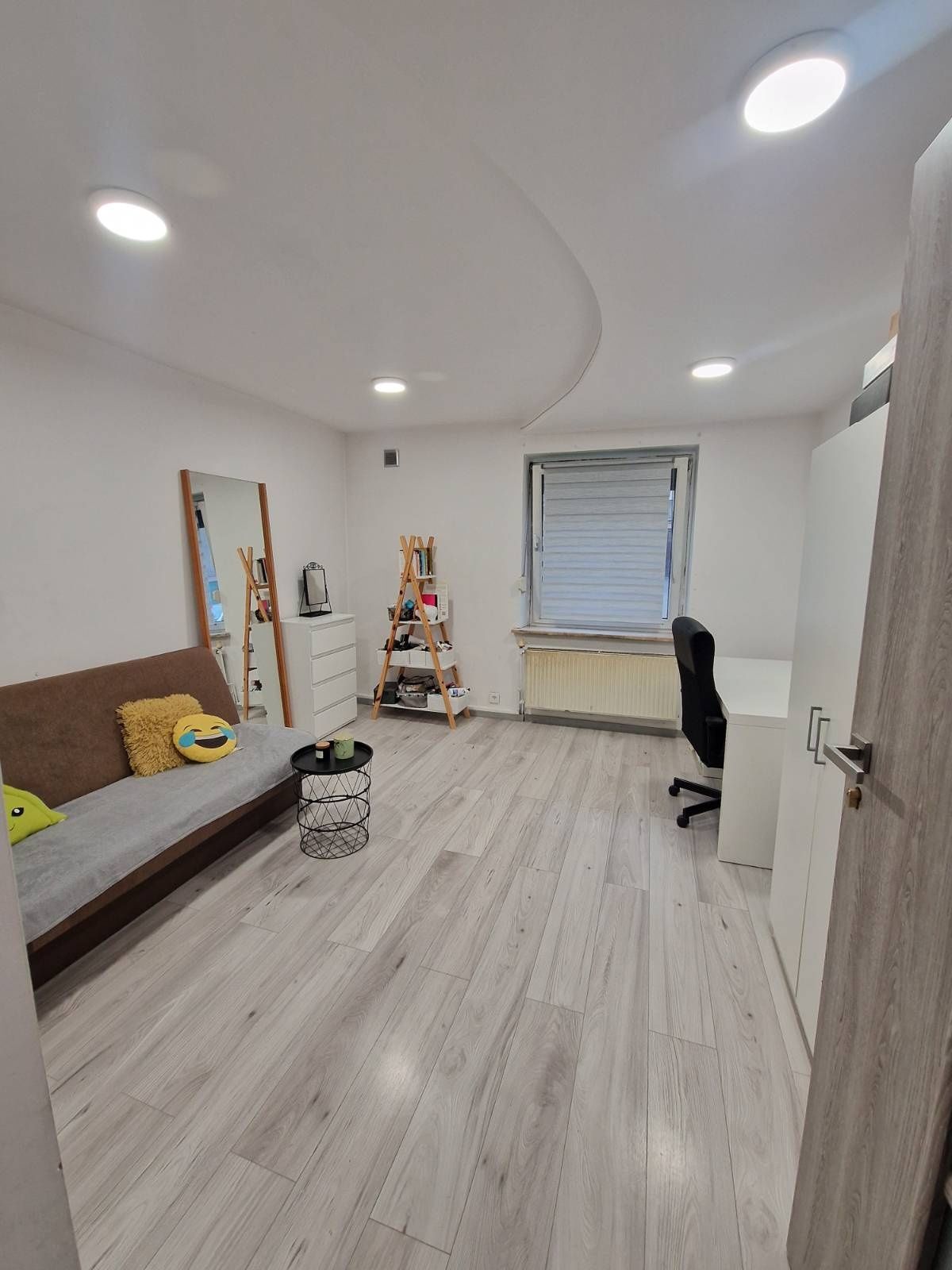 Duży pokój na wynajem w Zabrzu centrum przy CSM, ze smart zamkiem