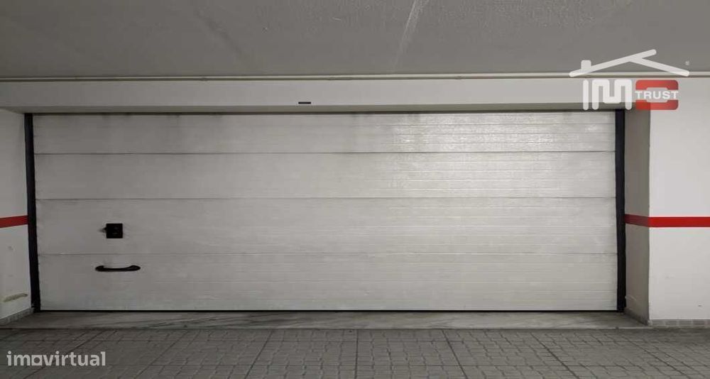 Garagem Ampla p/ 2 Carros | 29m² com Portão Automático na Baixa da...