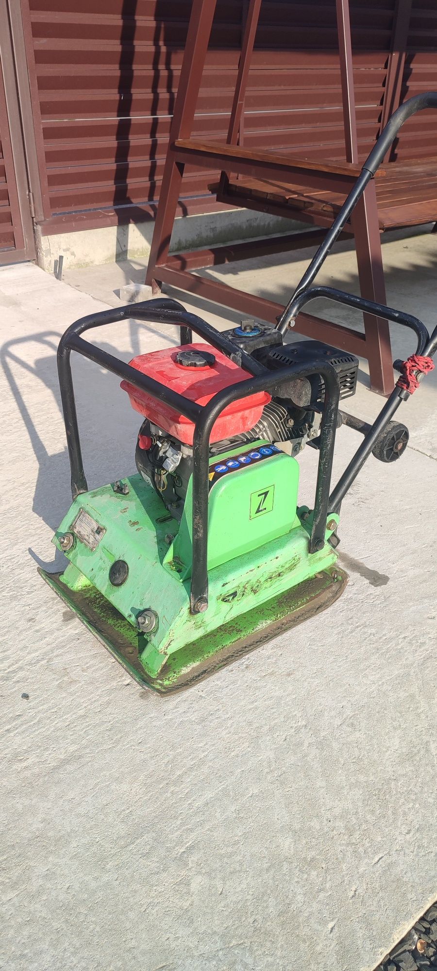 Віброплита Zipper ZI-RPE90C. Трамбовка бензинова
