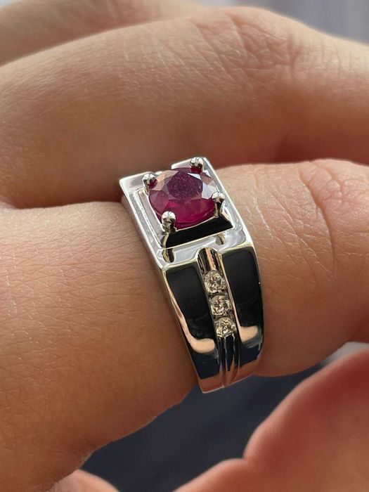 Кольцо с кроваво красным рубином размер