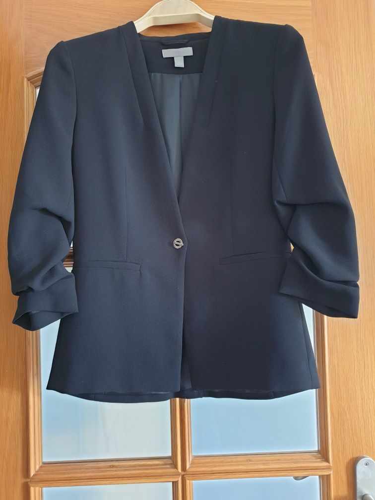 Blazer preto manga 3/4 da marca H&M praticamente novo