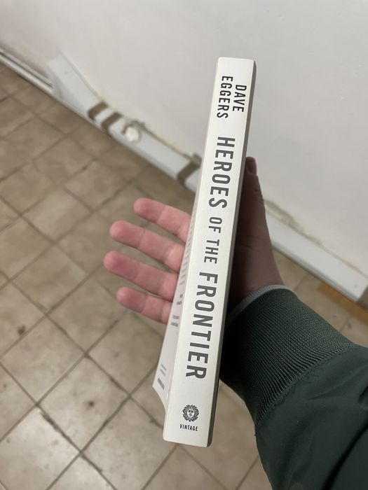 Livro Heroes of the frontier Dave eggers