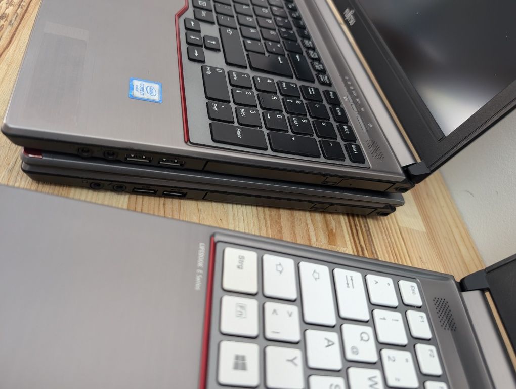Ноутбуки Fujitsu LIFEBOOK E756 Core  I5-I7  Є кількість