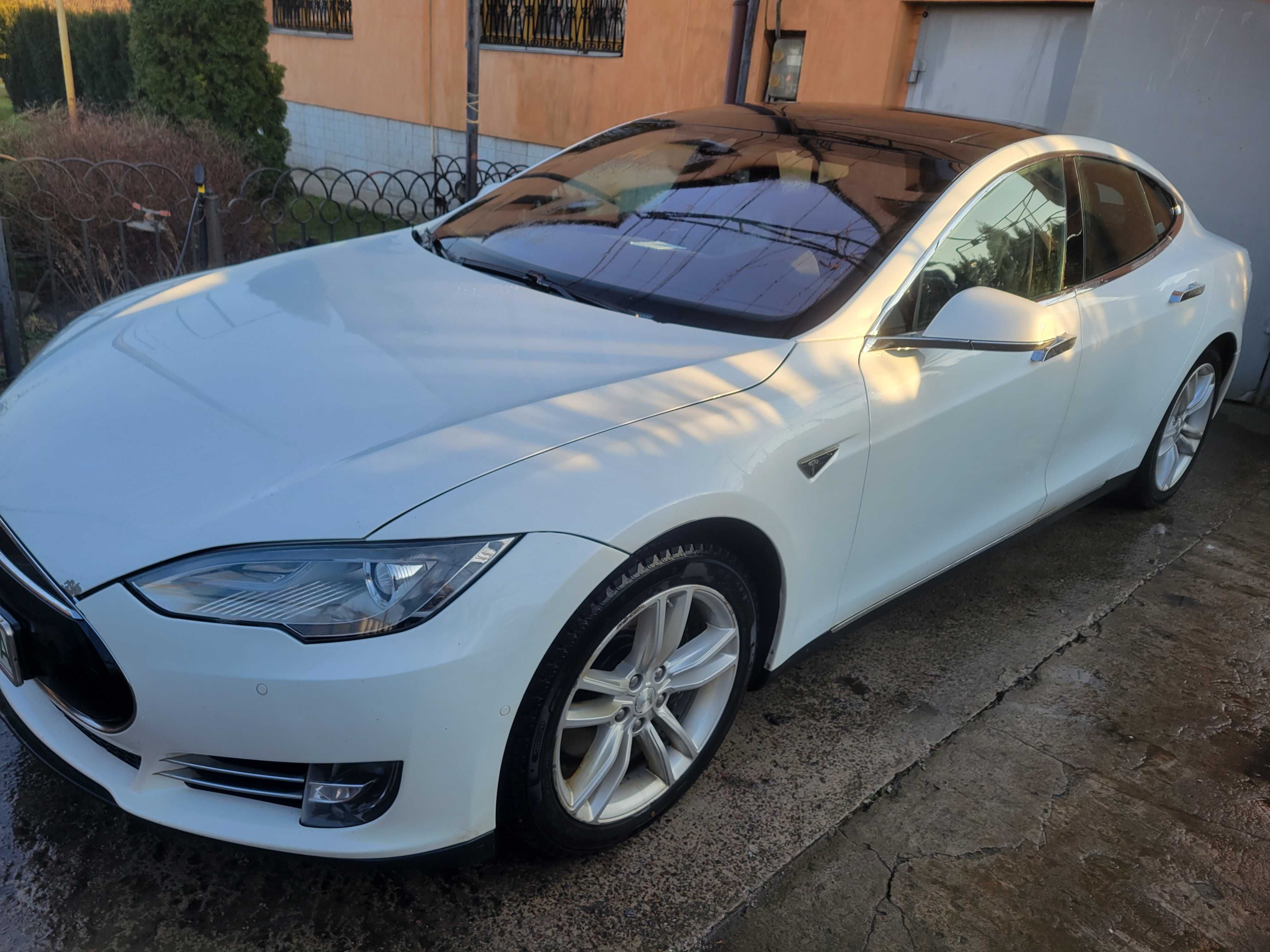 Tesla model S 85 2014