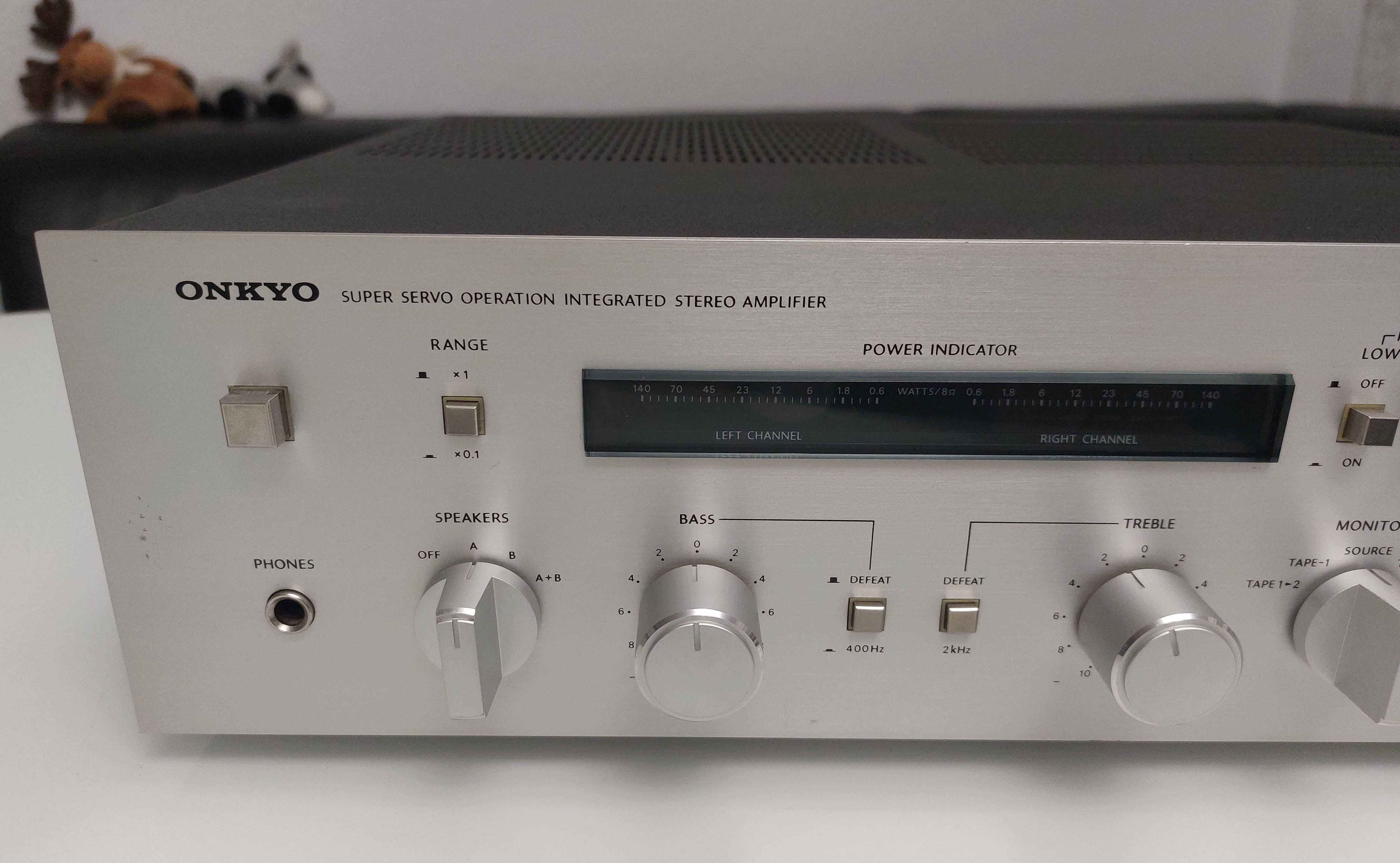 Транзисторный стерео усилитель Onkyo A 7070 (2x105W N.P 1'200 DM) 7090