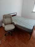 Promoção Cama de ferro antiga + Cadeira giratória.