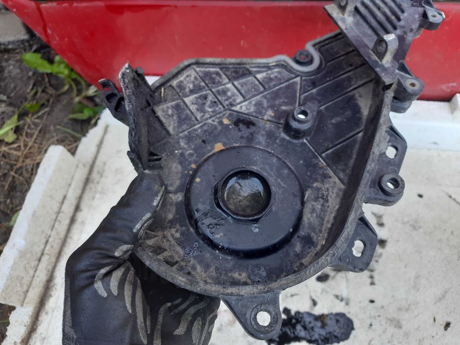 кришка мотора тойота королла Е120 2.0 д4д