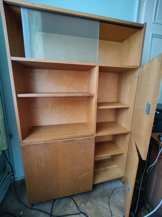 Last Call: Biblioteczka z biurkiem i witryną z Cepelii PRL