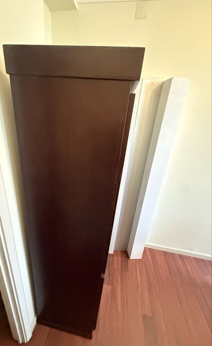 Cristaleira cor castanha