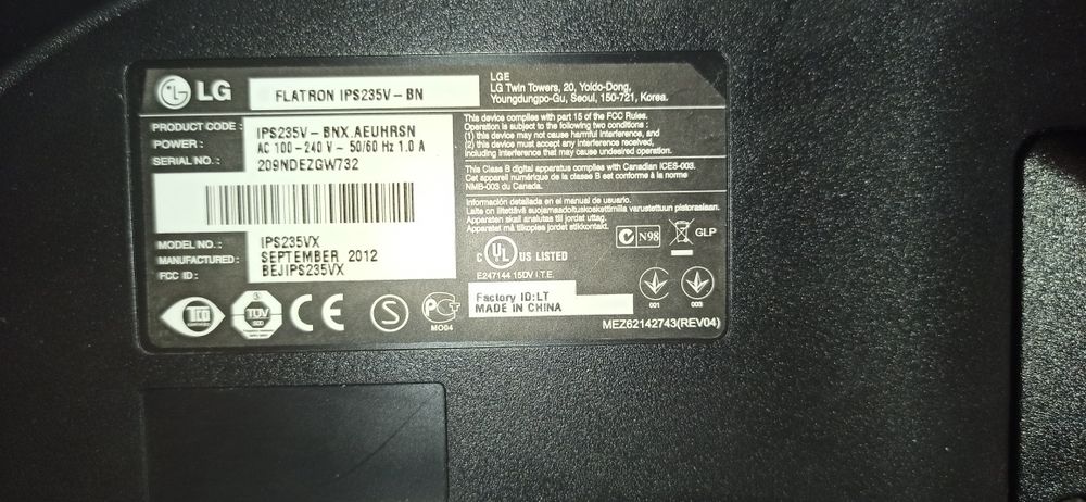 Профессиональный монитор LG Flatron IPS235V-BN без дефектов