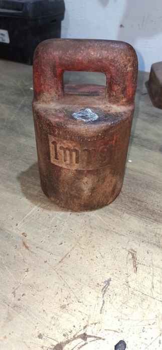 Odważnik 1 mrg żeliwny z puncą