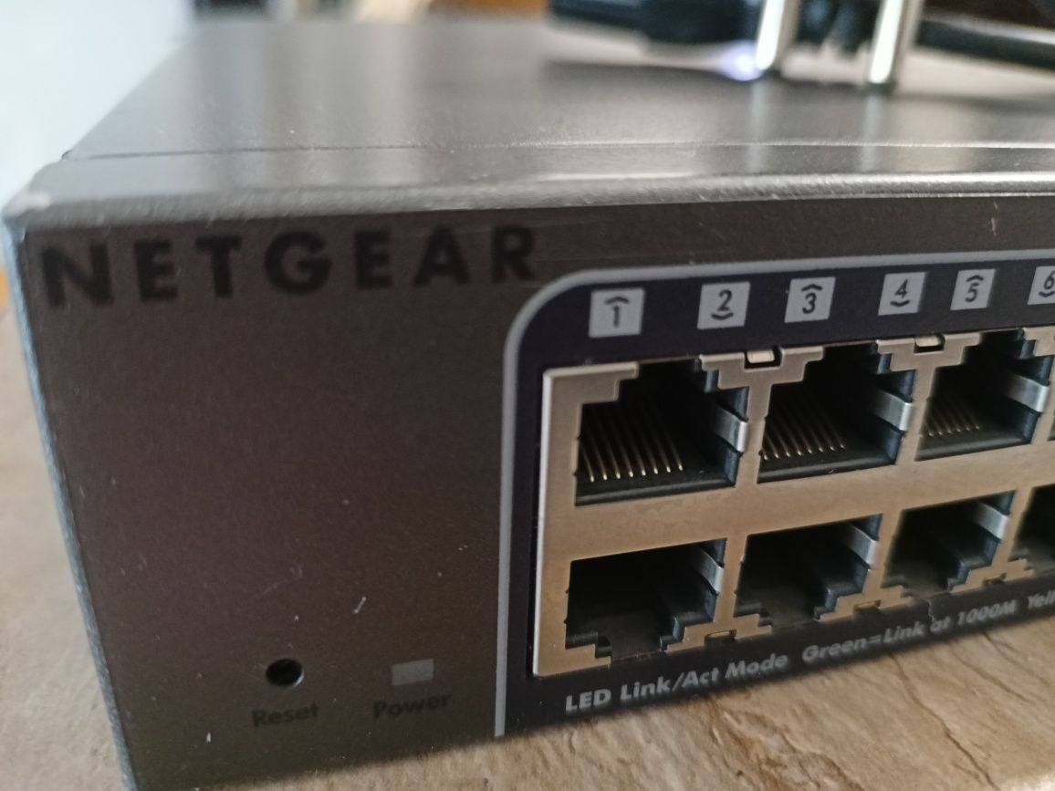 Switch Netgear prosafe GS748T v4
