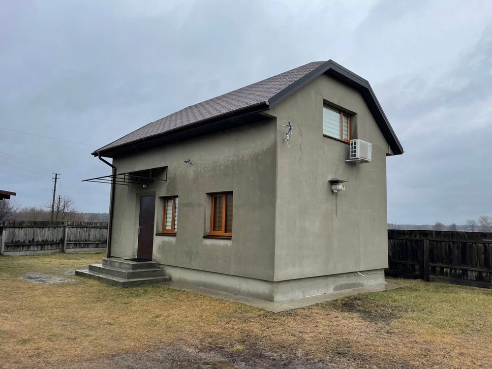 Новий будинок з лазнею біля Дніпра
