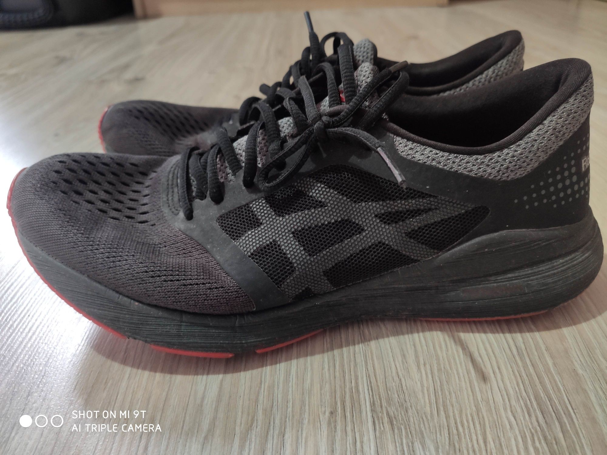 Asics Roadhawk FF roz. 42,5 używane