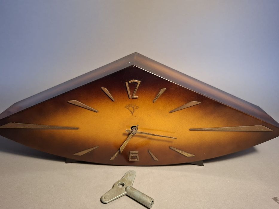 Zegar kominkowy w stylu art deco becha