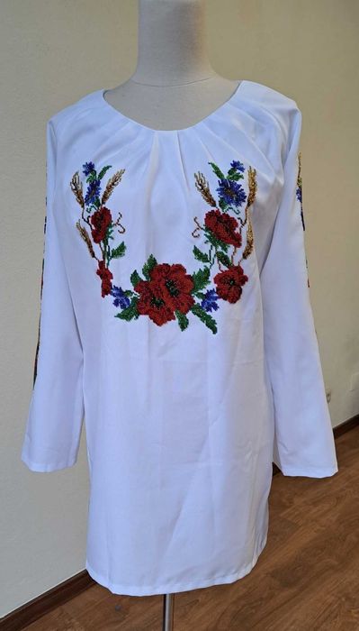 Vestido flores a mão.