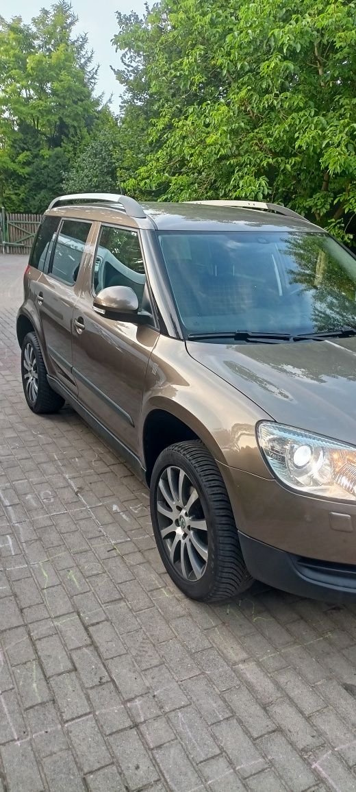 Skoda yeti  vw caddy 2.0 tdi hak style klimatyzacja alusy 17 nawigacja