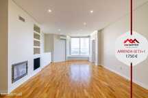 T3+1 Duplex | Último Andar | Garagem Box | Varandas | Junto à Circunva