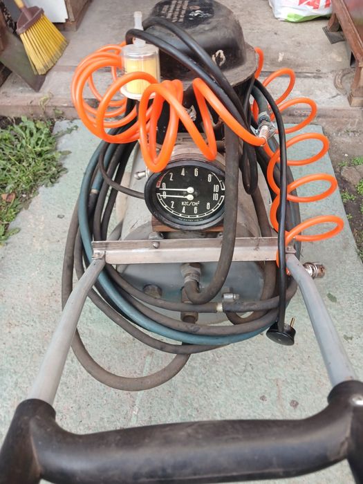 Продается компресор