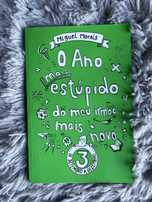 Livro O ano mais estúpido do meu irmão mais novo