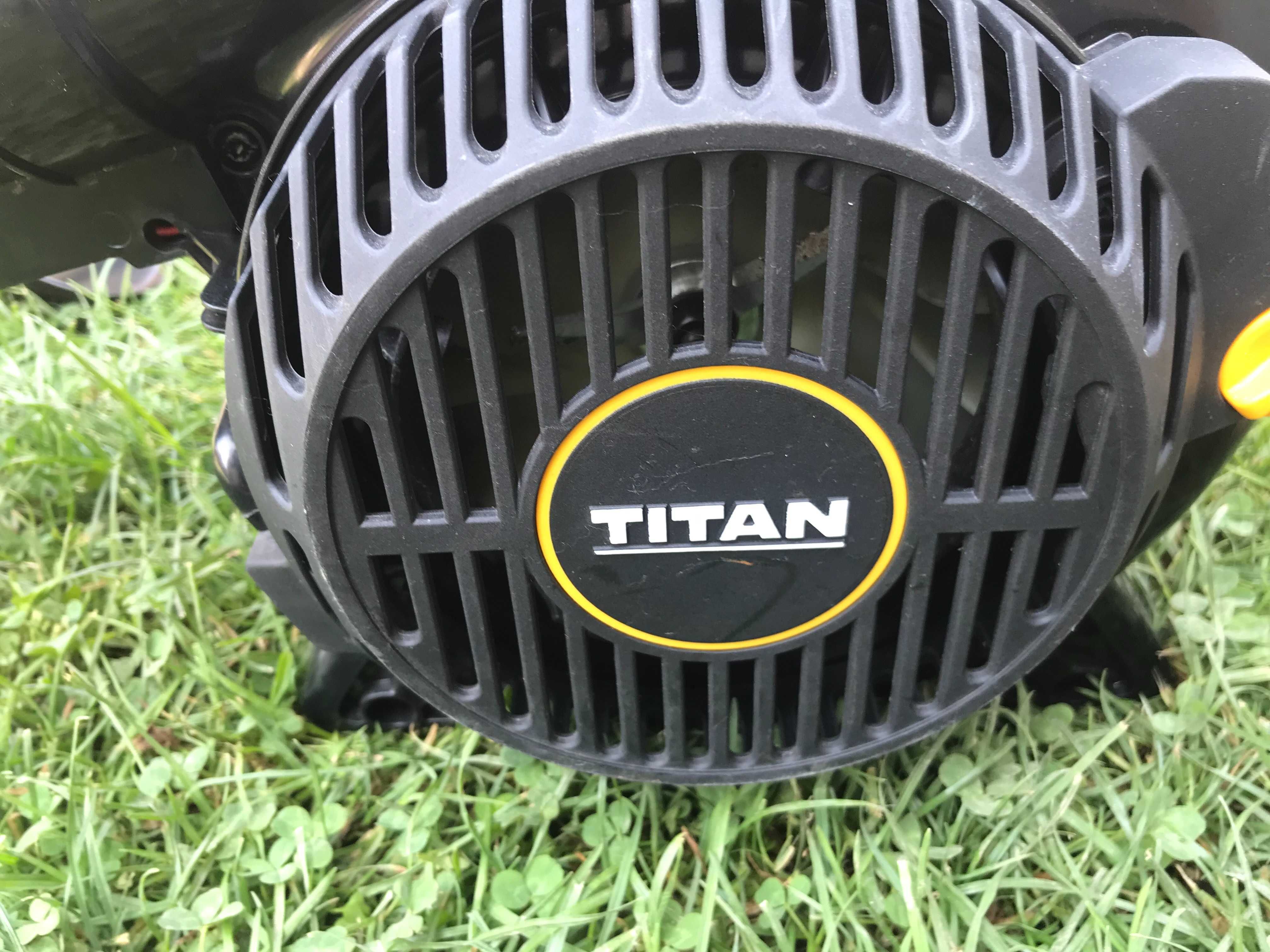 Бензодуйка,повітродувка та пилосос Titan TTBVP25-2 з Англії