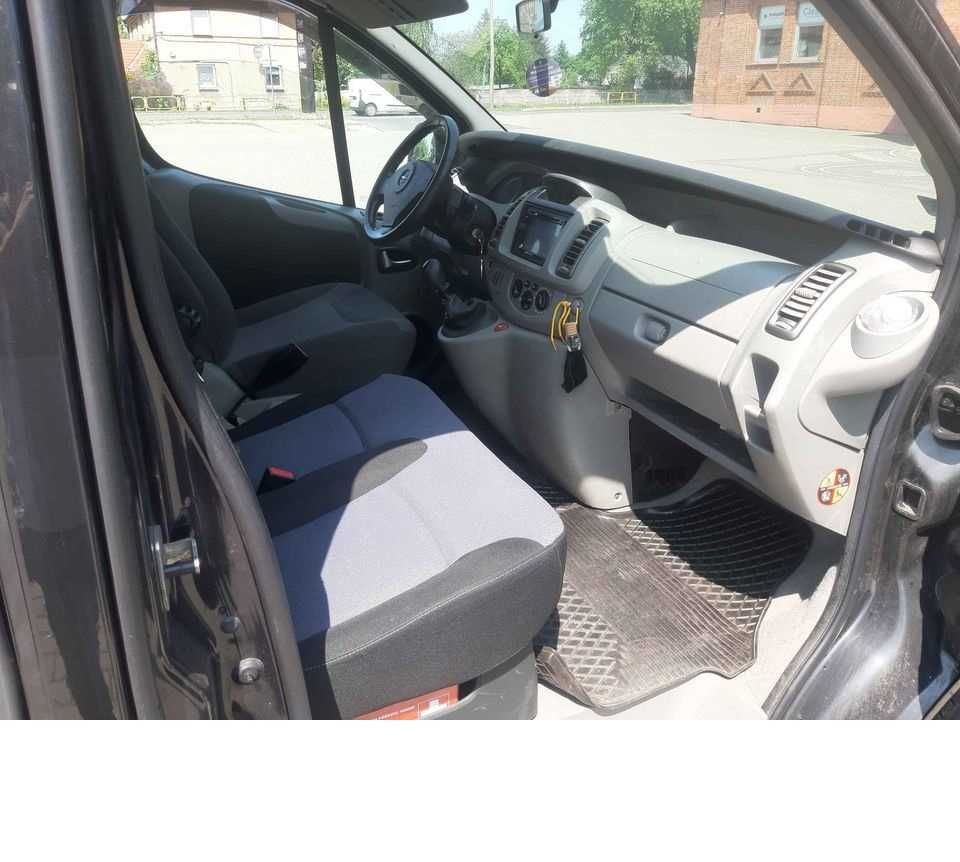 Wynajem bus 9 osobowy Vivaro  - bez limitu km, bez kierowcy, winiety