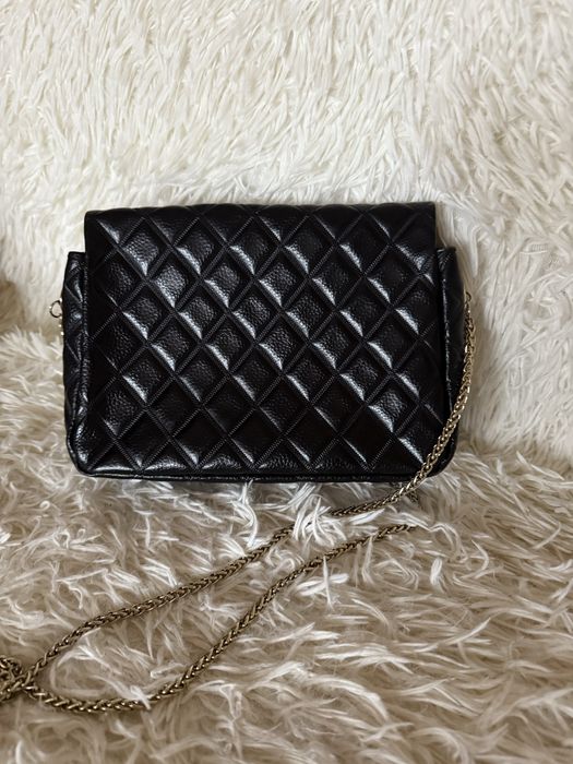 Сумка шкіряна чорного кольору. Розмір 24х17х7 см