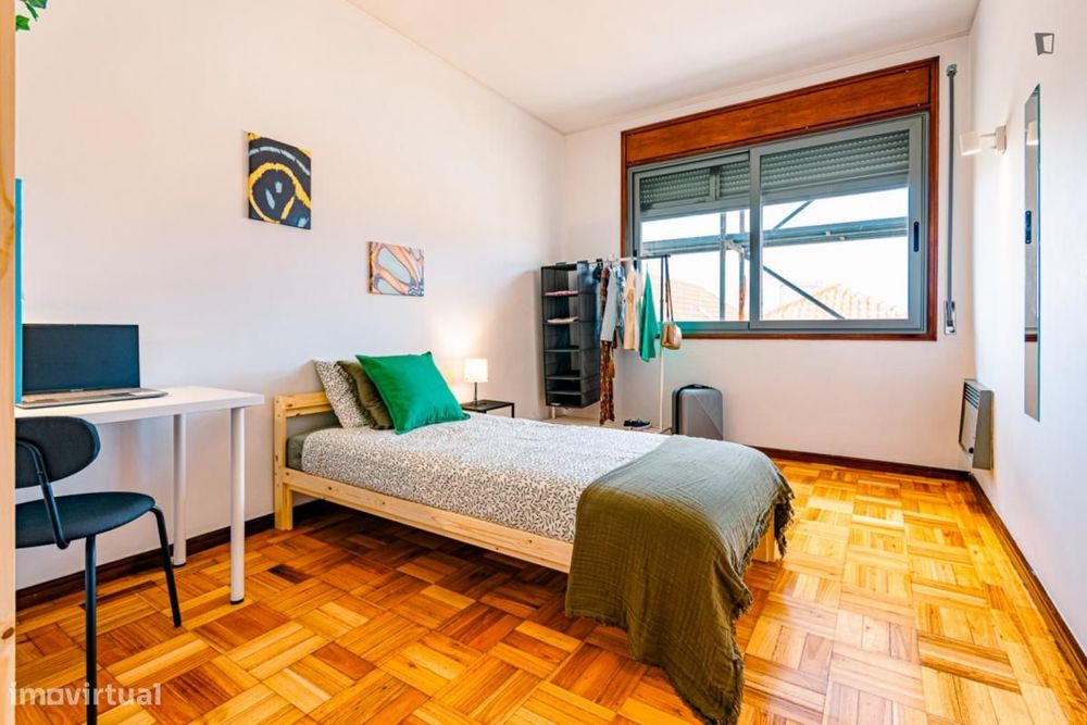 Quarto - localizado em Ramalde Porto