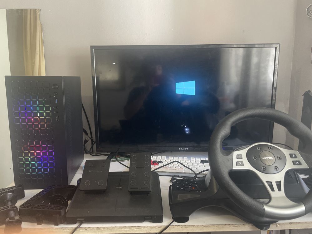 Torre gaming mais volante.troco PS4 ou PS5