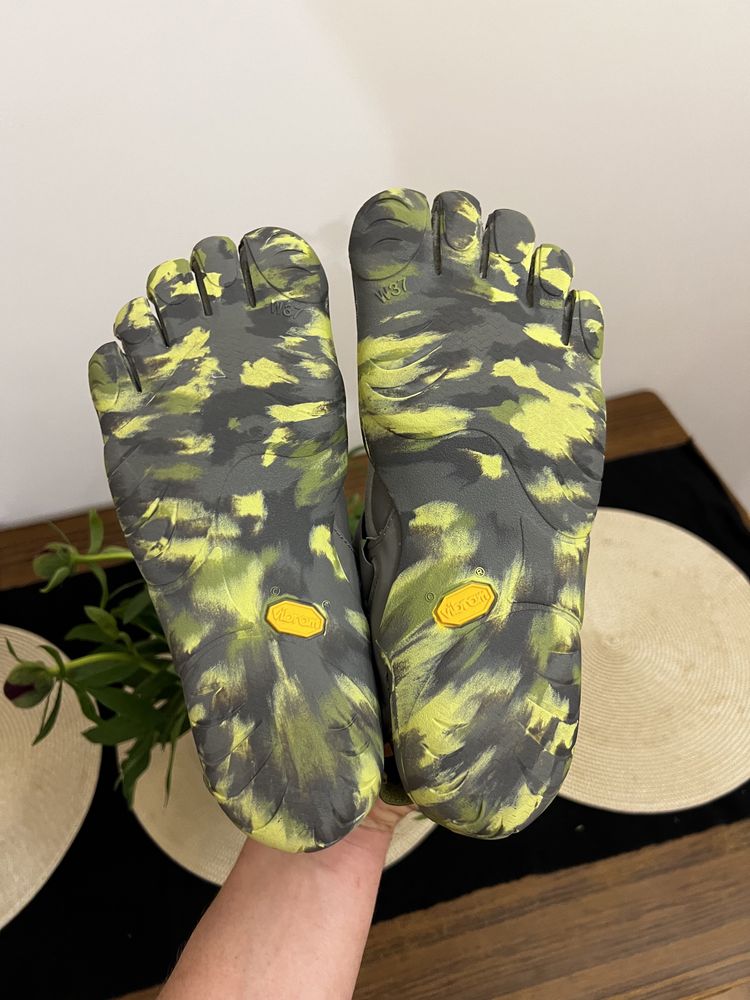 Взуття vibram fivefingers