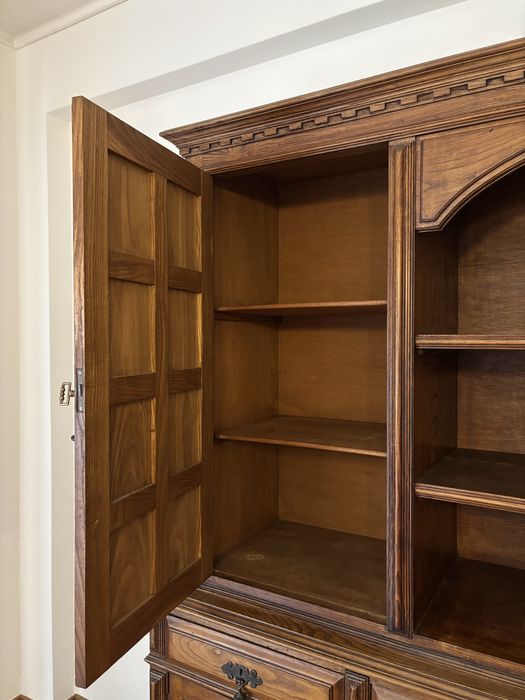 Móveis Antigos em Madeira Maciça